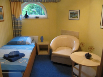 Blick in eines der beiden Einzelzimmer